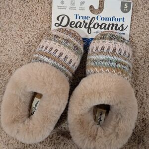 Dearfoams Latte Slippers with Textured Sole